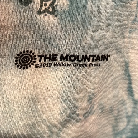 Sloth doing yoga T-shirt - Picture 4 of 6